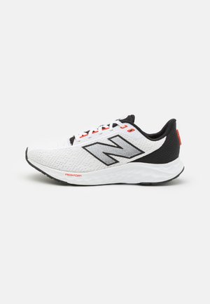 New Balance FRESH FOAM ARISHI V4 - Zapatillas running asfalto - white