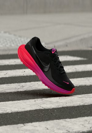 Nike Performance, REVOLUTION 8 - Обувки за бягане по асфалт - hyper pink/black/bright crimson