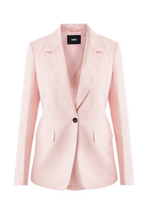 Blazer rosa claro de tela texturizada con solapa con muesca, cierre frontal de un solo botón y dos bolsillos delanteros.