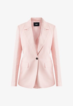 Blazer rosa claro de tela texturizada con solapa con muesca, cierre frontal de un solo botón y dos bolsillos delanteros.