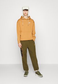 Puma Mikina s kapucňou - braun