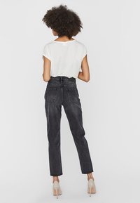 Vero Moda Calças de ganga de perna direita - black