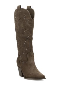 Bota de vaquero de ante marrón con punta puntiaguda, costuras decorativas y detalles de cristal. Tacón grueso y apilado. Diseño lateral recortado.