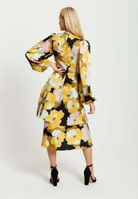 Liquorish EARTH TONE FLORAL PRINT MIDI WRAP WITH FRILL DET - Day dress - black