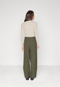 Mads Nørgaard SPORTINA PARIA PANTS - Nohavice - rosin