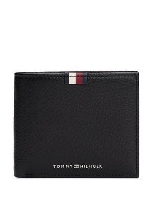 Sort tekstureret læderpung med Tommy Hilfiger-logo og en lille rød, hvid og blå stofmærke øverst i midten.