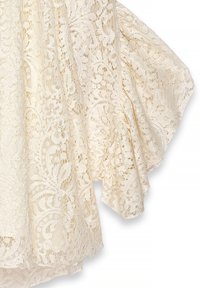 Cremfarbener Spitzenstoff mit floralen Mustern, der eine durchsichtige Textur und weiche Drapierung aufweist und mit filigranen Details sowie einem schwingenden Design begeistert.