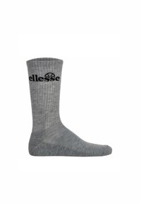 Calzino grigio in cotone con texture a coste, dotato di logo "ellesse" nero sulla parte superiore. Altezza standard della gamba e design della punta senza cuciture.