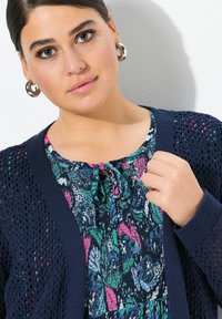 Ulla Popken LONG SLEEVE FISHNET - Kofta - marine