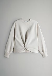 Lysegrå sweatshirt med rund hals, samlet knudedetalje foran og lange ballonærmer. Stoffet virker blødt og tekstureret.