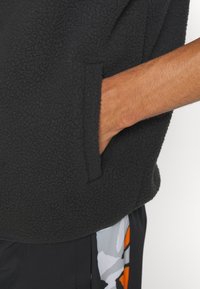 Ellesse Väst - black
