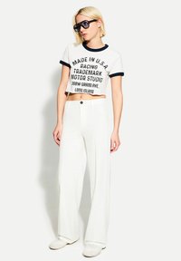 Bershka - Pantaloni - white Imagine miniatură 1