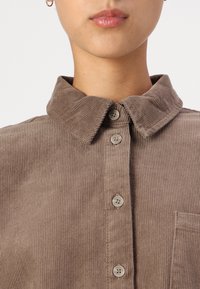 ONLY ONLAIME MOXI LONG SHIRT  - Bluza z gumbi - fossil