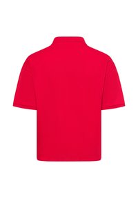 Rode polo shirt met korte mouwen, voorzien van een klassieke kraag, zachte stof en een schoon, minimalistisch design zonder zichtbare patronen of accenten.