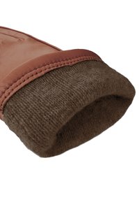 Braune Lederhandschuhe mit einem gestrickten braunen Wollbund. Der Bund ist weich und strukturiert, während die Außenseite des Handschuhs glatt mit präziser Naht ist.