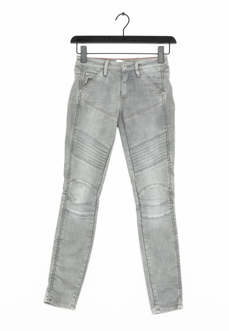 Jeans skinny gris avec des accents texturés au niveau des genoux, des détails de couture et un design classique à cinq poches. Fabriqués en denim.