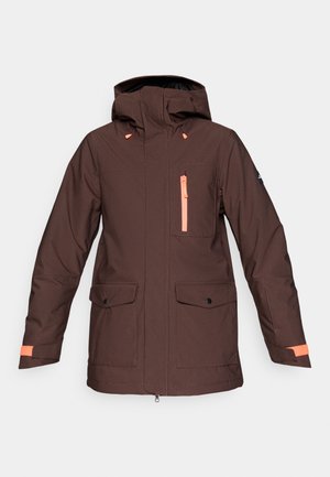 Brązowa wodoodporna kurtka z kapturem, posiadająca dwie przednie kieszenie, pomarańczową kieszeń na zamek na piersi oraz pomarańczowe akcenty na mankietach.