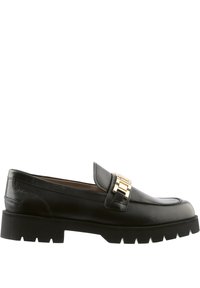 Sorte læder loafers med en gylden kædeaccent, afrundet tå og en tyk gummisål med et mønster for bedre greb.