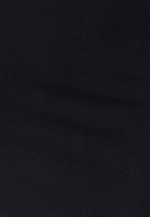 Tessuto nero con una superficie liscia, caratterizzato da una leggera lucentezza e una superficie uniforme, ideale per abbigliamento o applicazioni di decorazione della casa.