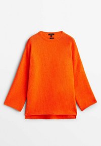 Pull en tricot orange vif avec un col rond, des manches longues et une coupe décontractée. Texture douce avec des bords côtelés aux poignets et à l'ourlet.