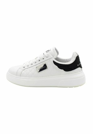 - Sneakersy niskie