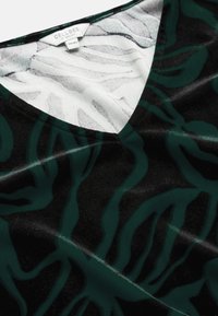 Cellbes of Sweden WITH GATHERED SLEEVE - Tunika - dark green patterned