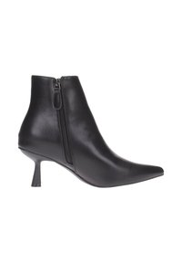 Stivaletto in pelle nera con cerniera laterale, punta affusolata e sottile tacco a stiletto.