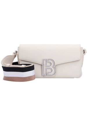 Rektangulær beige læderhåndtaske med sølv B-logo spænde og aftagelig bred strop med sorte, hvide og brune horisontale striber.