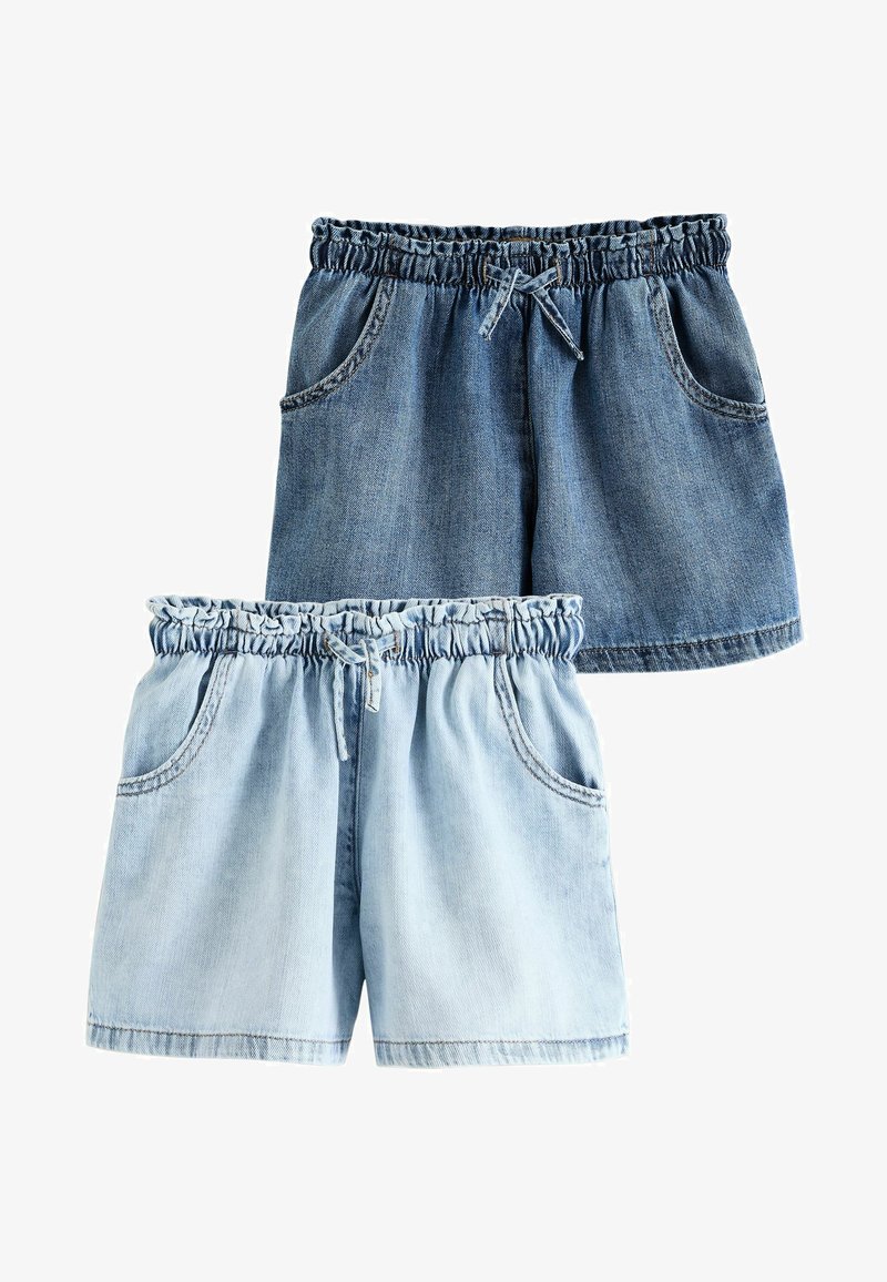 Deux paires de shorts en denim avec ceintures élastiques et poches avant, une en bleu foncé et une en bleu clair.
