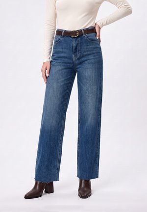 Anna Field by Zalando, FLARED WITH BELT - Дънки със свободна кройка - blue denim