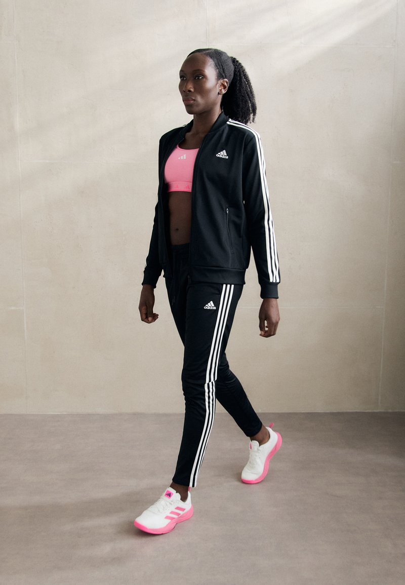adidas Sportswear - ESSENTIALS 3-STRIPES - Trainingspak - black/white, Vergroten