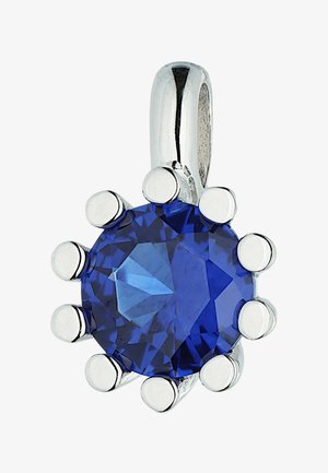 Runder blauer Edelstein, gesichert durch acht silberne Krappen mit einem polierten silbernen Ösenanhänger zum Befestigen an einer Halskette oder einem Armband.