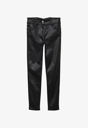 Czarne wąskie spodnie z imitacji skóry z wysokim stanem, z dwoma srebrnymi zapięciami oraz gładką, błyszczącą fakturą. Minimalistyczny design, brak widocznych kieszeni.