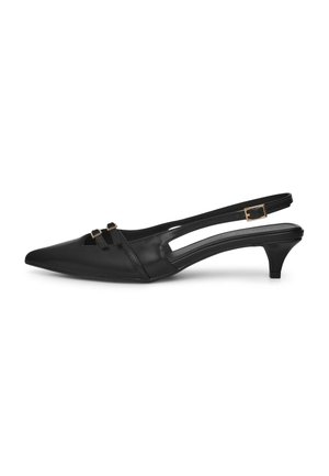 Schwarze Slingback-Kitten-Heels mit spitz zulaufender Zehenpartie, ausgestattet mit zwei dekorativen Riemen und einem kleinen Schnallendetail. Glatte Lederoberfläche.