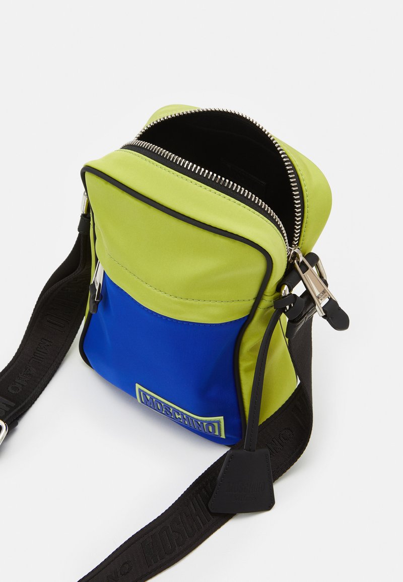 Herren Rucksäcke | MOSCHINO UNISEX Umhängetasche light blue/mehrfarbig - DZ44038 Herren Rucksäcke | MOSCHINO UNISEX Umhängetasche light blue/mehrfarbig - DZ44038