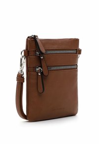 Borsa a tracolla in pelle marrone con due tasche con zip, una tracolla removibile e un design elegante. Presenta dettagli in metallo color argento e una superficie liscia.