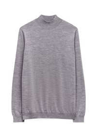 Jasnoszary sweter z długim rękawem, dziany, z mock neck, prążkowanymi mankietami i dolnym wykończeniem, na białym tle.