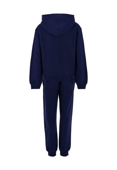 Navyblauwe hoodie en broekset gemaakt van zacht materiaal, met een capuchon, ribbelboorden en enkelboorden voor een ontspannen pasvorm.