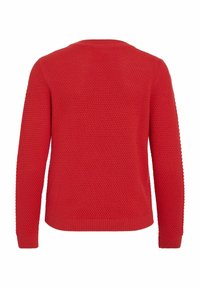 Pull rouge en maille texturée avec manches longues et poignets et ourlet côtelés, vu de dos sur fond blanc.