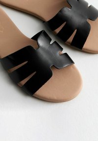 New Look Wide Fit WIDE FIT FAUX LEATHER CUTOUT FLAT - Sandalen - black