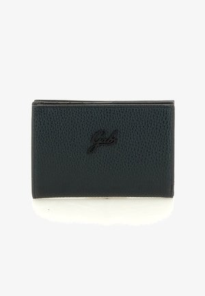 Portafoglio in pelle nera con finitura testurizzata, logo del marchio in rilievo sul davanti, forma rettangolare compatta e dettagli di cucitura.