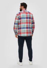 s.Oliver KARIERTES IM SLIM FIT - Hemd - hellorange