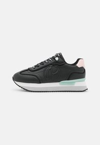 Black sneaker made of synthetic leather, featuring a white midsole, mint green accents, and a textured logo detail on the side.