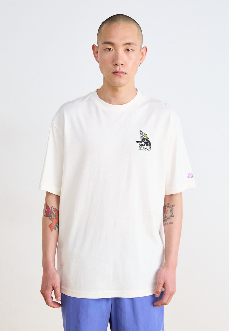 The North Face - CLEAN TRAILS OVERSIZED TEE - Print T-shirt - white dune, Enlarge