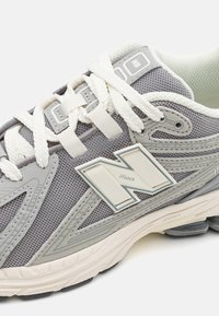 New Balance 1906 UNISEX - Tossud - grey/beige