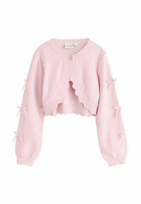 Vaaleanpunainen lyhyt neuletakki, joka on valmistettu pehmeästä neuloksesta. Siinä on aaltoileva etuosa, napillinen suljenta ja sidottavat yksityiskohdat hihoissa.