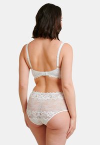 Sans Complexe ARUM PRIMA CLASSIQUE ARMATURES - Soutien-gorge à armatures - white