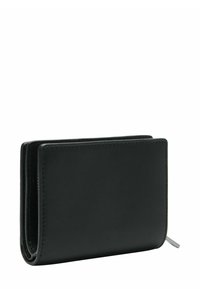 Czarny portfel ze skóry o gładkiej fakturze, z dwudzielnym projektem, zaokrąglonymi krawędziami i srebrnym akcentem po boku. Charakteryzuje się prostym, minimalistycznym stylem.