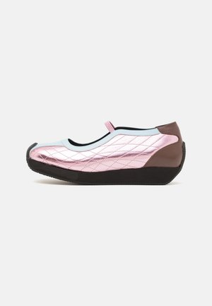 REMI  - Baleríny s páskem - pink