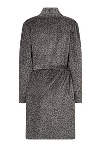 Leopardmønstret badekåbe i grå nuancer, fremstillet af blødt stof; har lange ærmer, krave og et bælte i taljen for justerbar pasform.